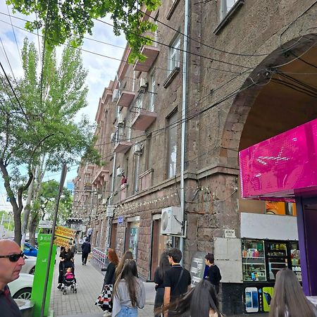 Прекрасная 4-Ех Комнатная Квартира В Самом Центре Jereván Kültér fotó